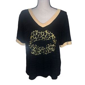 NEW Saints & Hearts Black T Shirt With Graphic Lips in Cheetah Print NWT